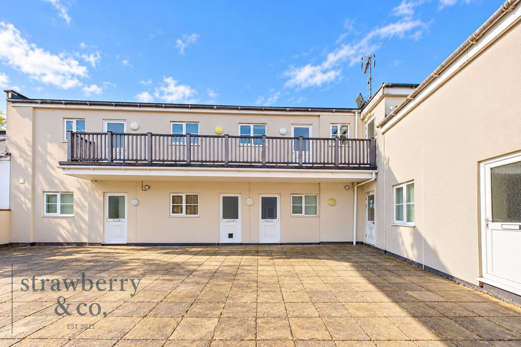 Property photo 2 of 28