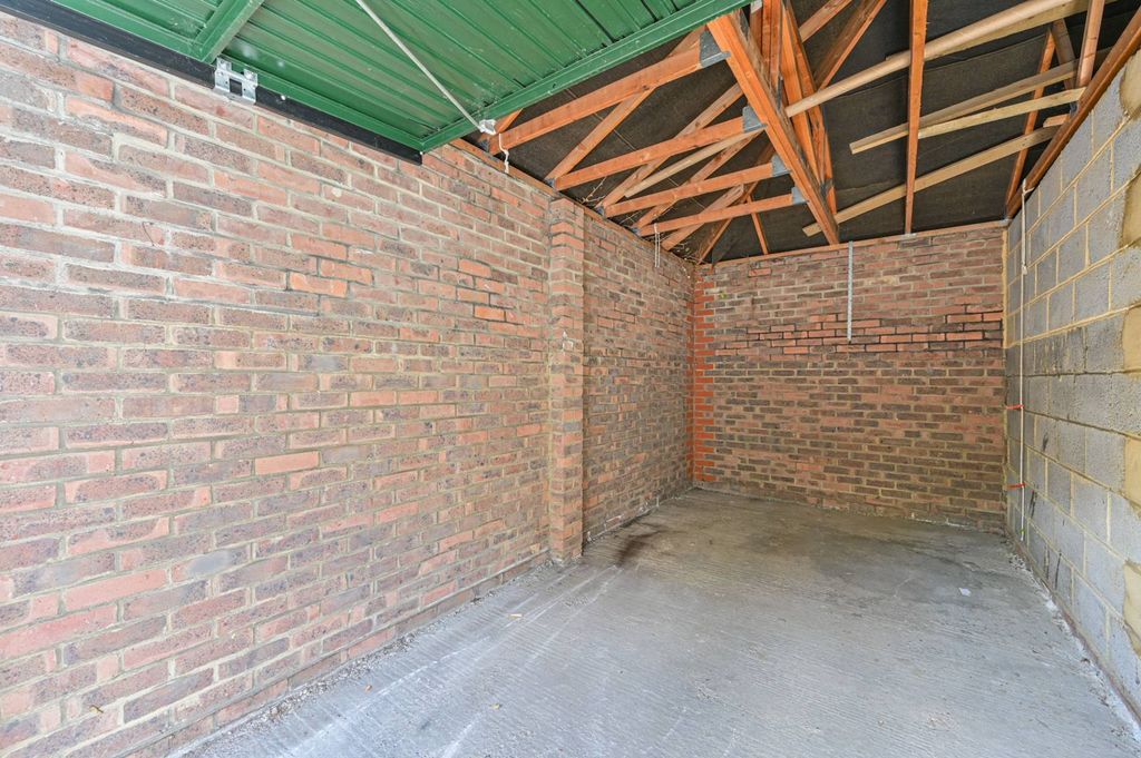 Property photo 1 of 3