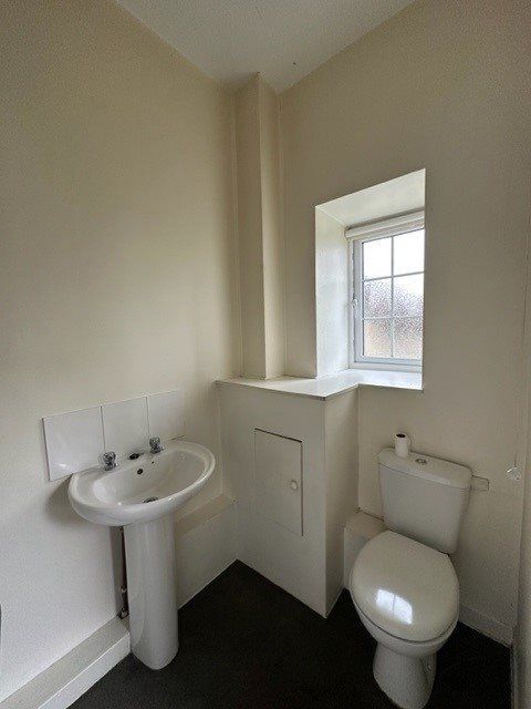 Property photo 2 of 5 Bathroom 1