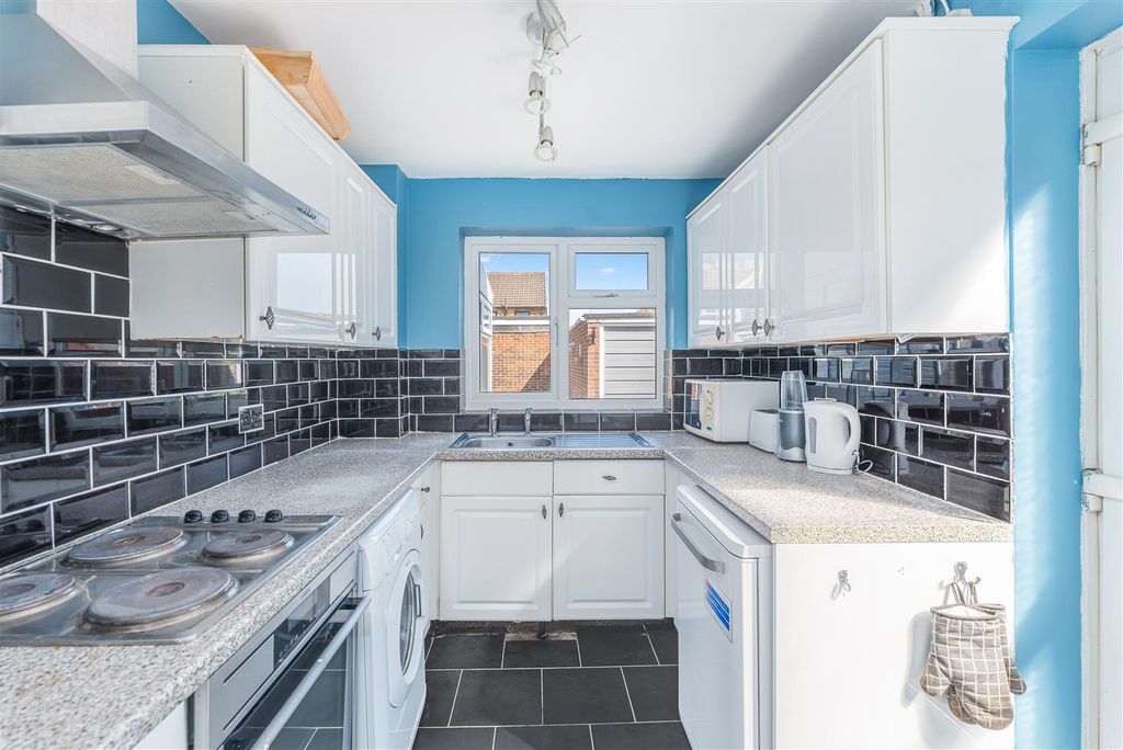 Property photo 2 of 11 40 Riley Drive, Banbury-13.Jpg