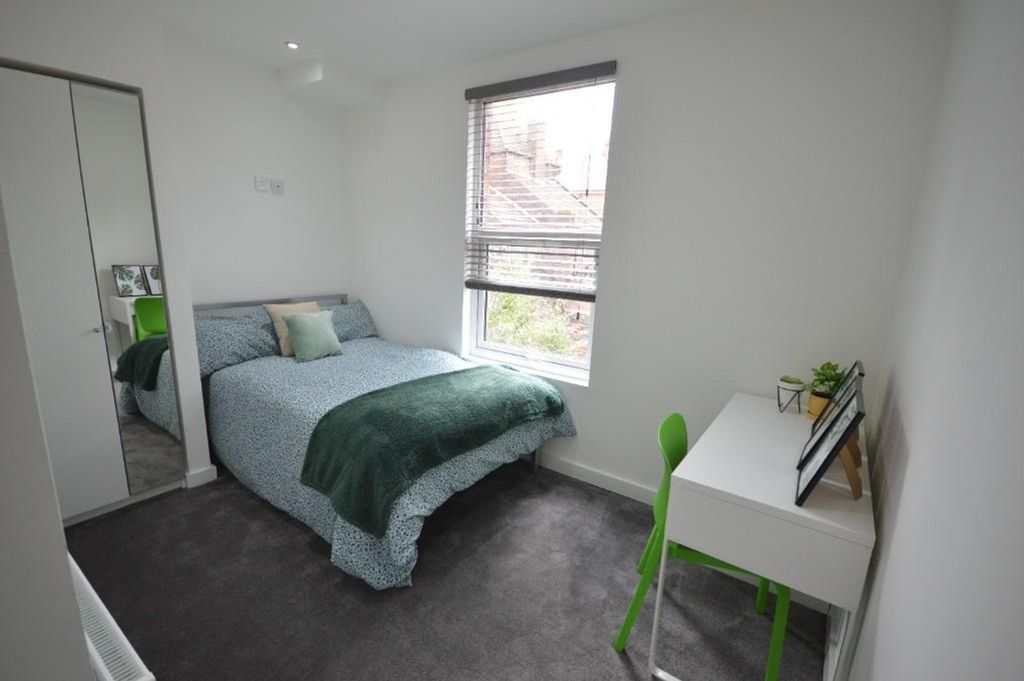 Property photo 3 of 12 This Inviting Double Bedroom Features A Comfortabl...