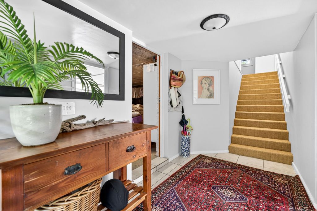 Property photo 2 of 42 Kw1740915