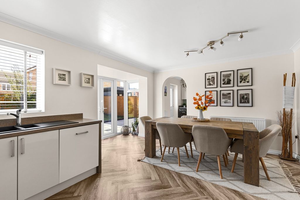 Property photo 2 of 20 Kitchen Dining Room