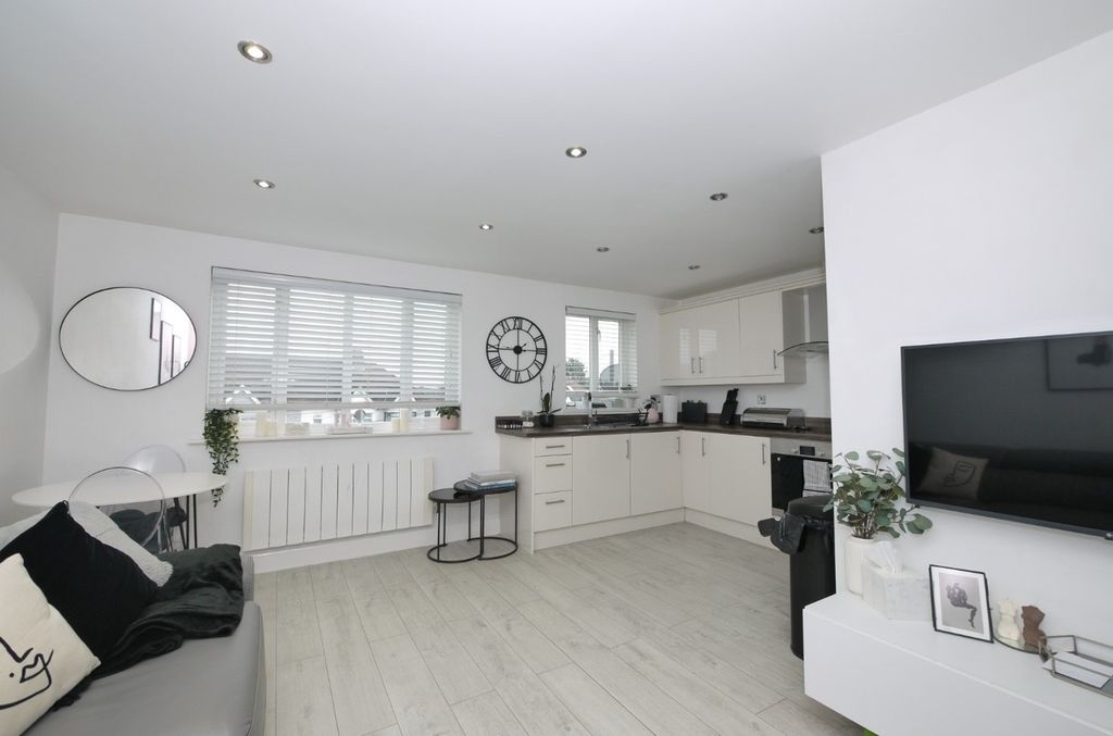 Property photo 2 of 12 3244082