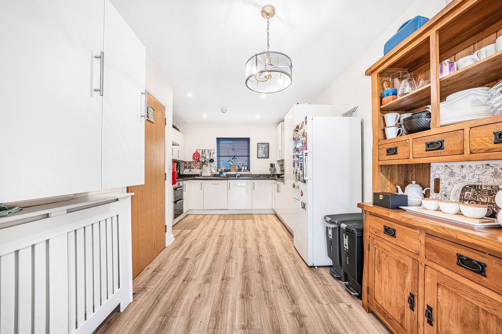 Property photo 3 of 34