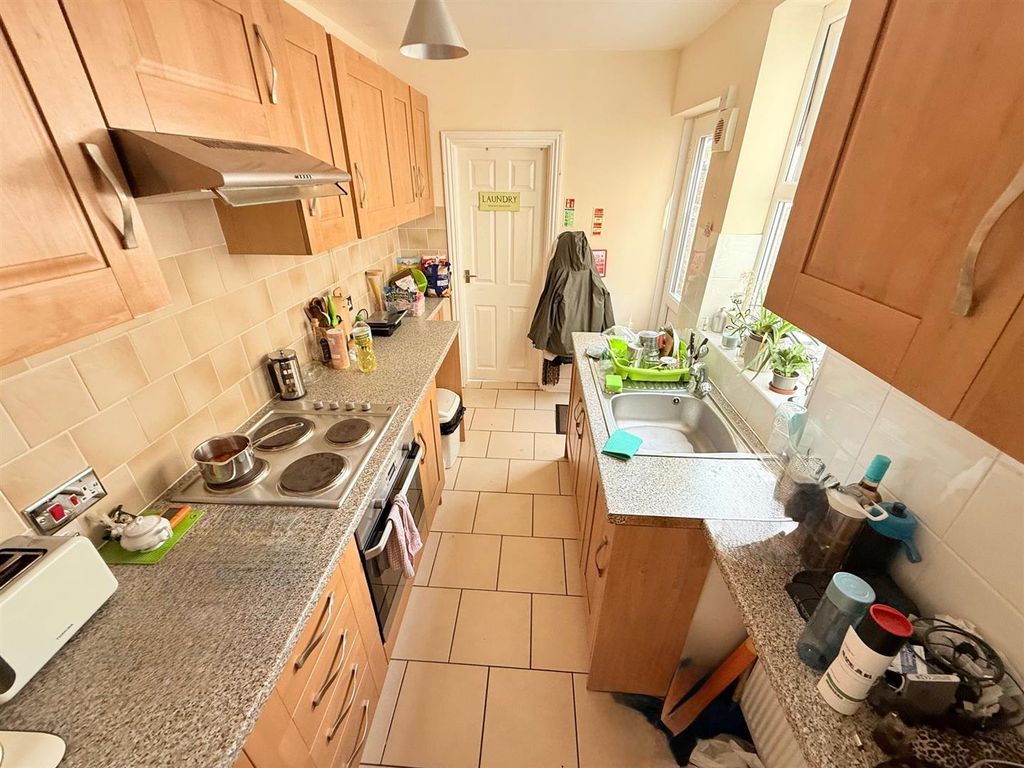 Property photo 3 of 12 Kitchen.Jpg