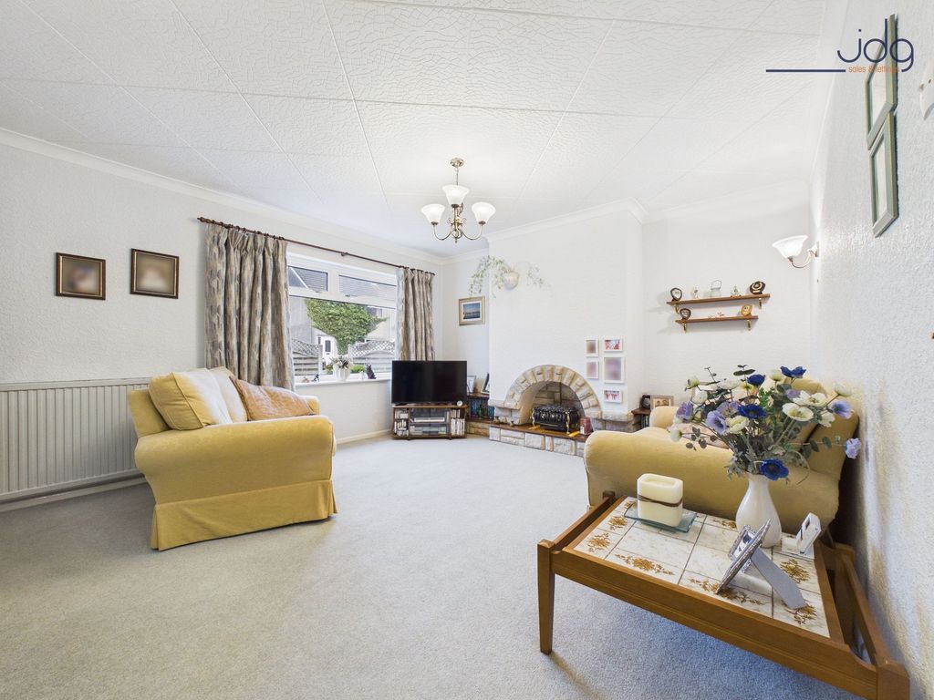 Property photo 2 of 18 Cosy Lounge With Large Picture Window