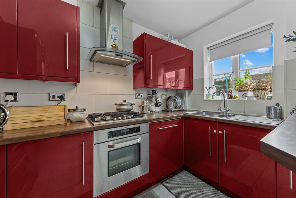 Property photo 3 of 24 54Hartlandaveweb16.Jpg