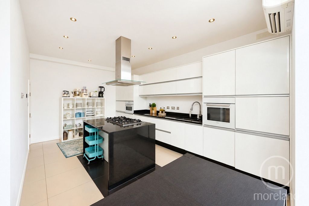 Property photo 2 of 18 5521492