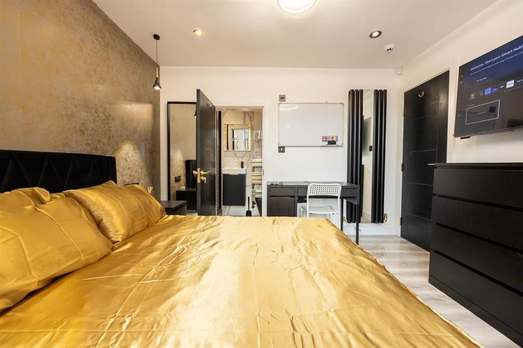 Property photo 2 of 11 Stylish Master Bedroom With A Large Bed, Contempor...