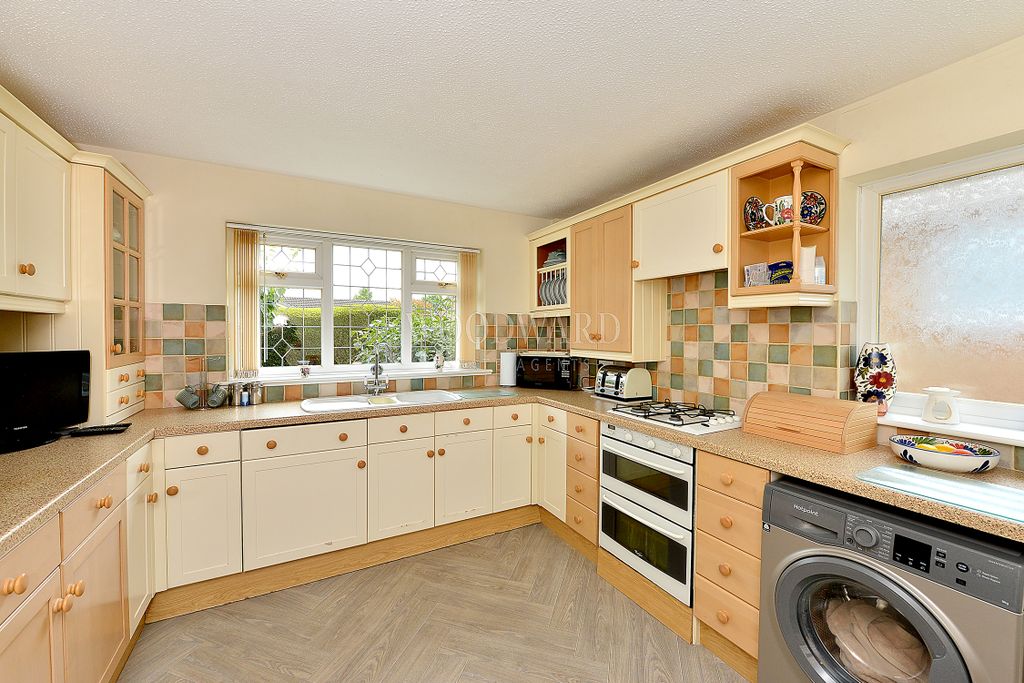 Property photo 3 of 19 Kitchen/Dining Room