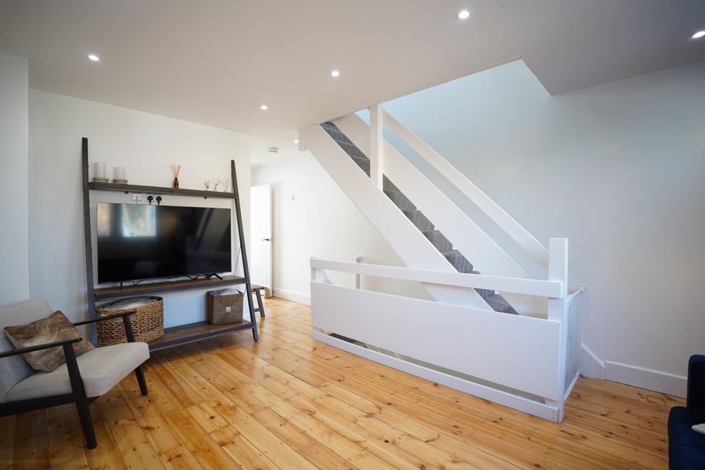 Property photo 3 of 14 3.Jpg