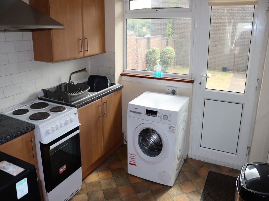 Property photo 3 of 10 Image00008