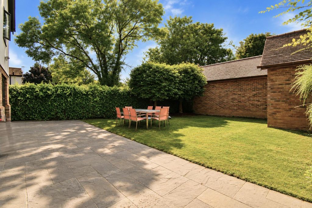 Property photo 2 of 18