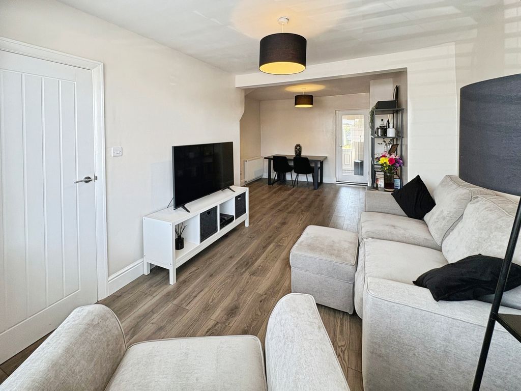 Property photo 3 of 18 1d22F4E6-Img_0804