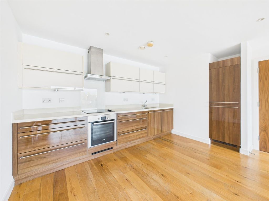 Property photo 3 of 9 Cam05080G0-Pr0236-Still005.Jpg