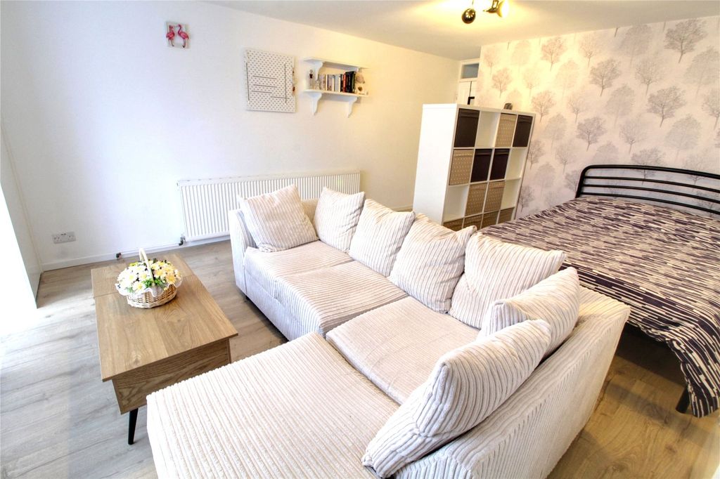 Property photo 3 of 6 Picture No. 04