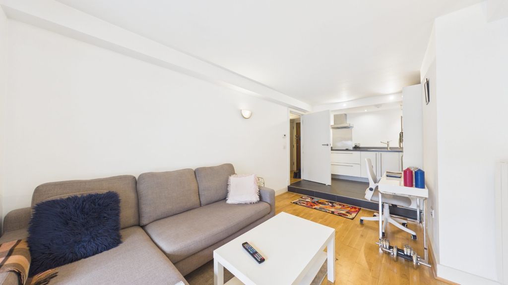 Property photo 2 of 22 4956221