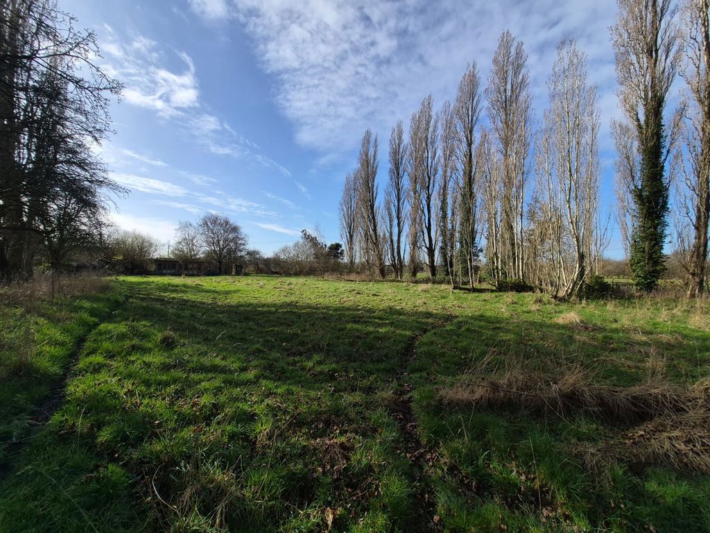 Property photo 2 of 33