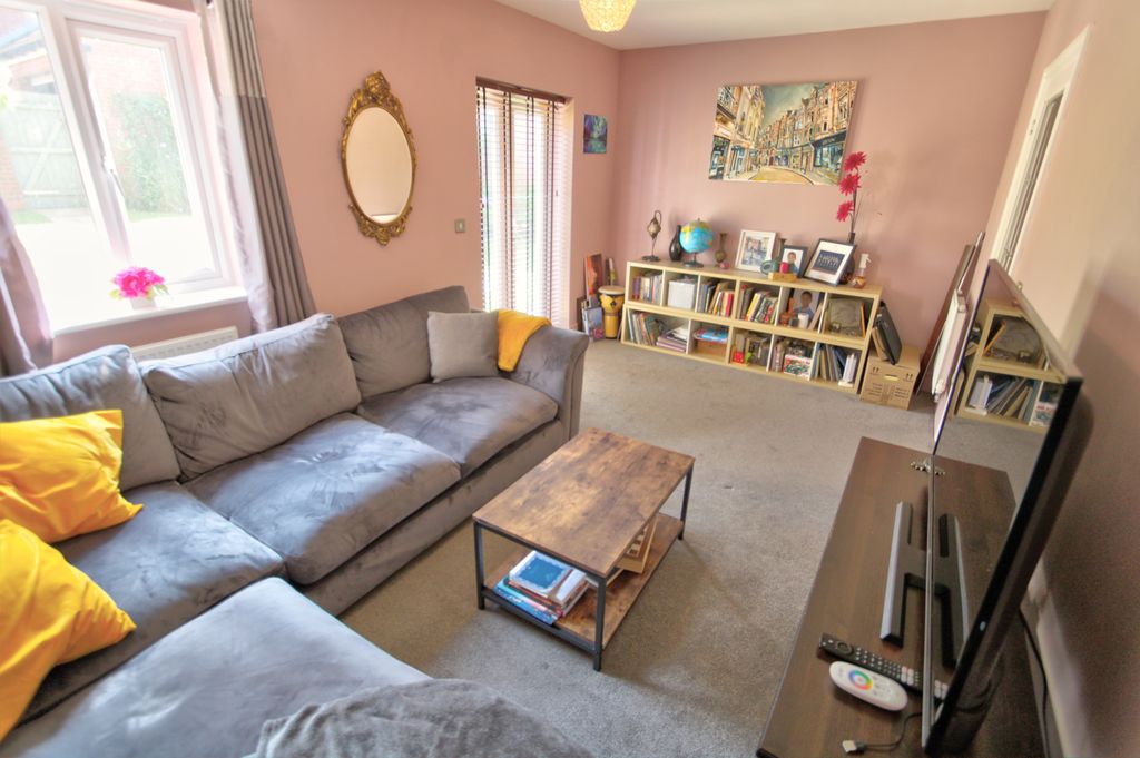 Property photo 3 of 20 Lounge A