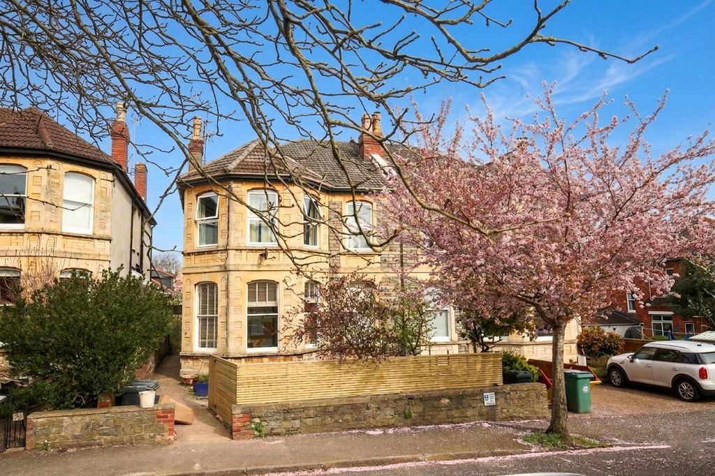 Property photo 2 of 14 Picture No. 12