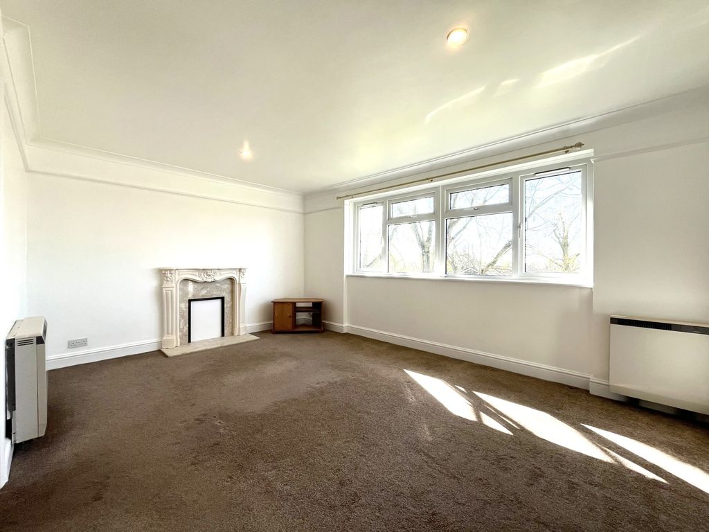 Property photo 3 of 5 Lounge