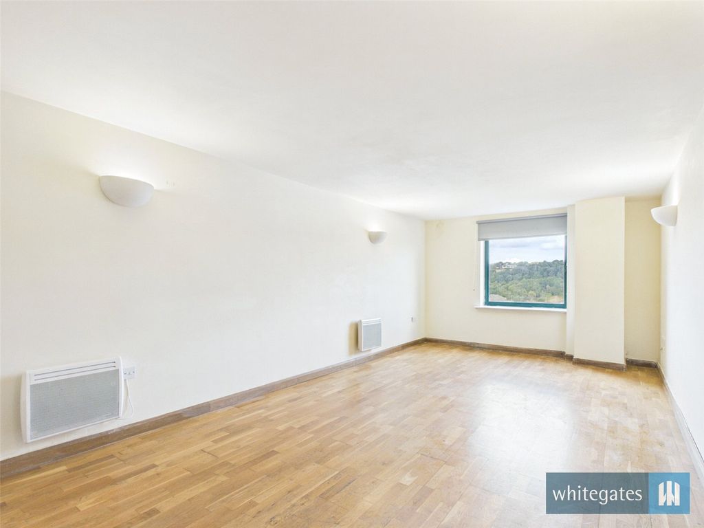 Property photo 2 of 8 Picture No. 18