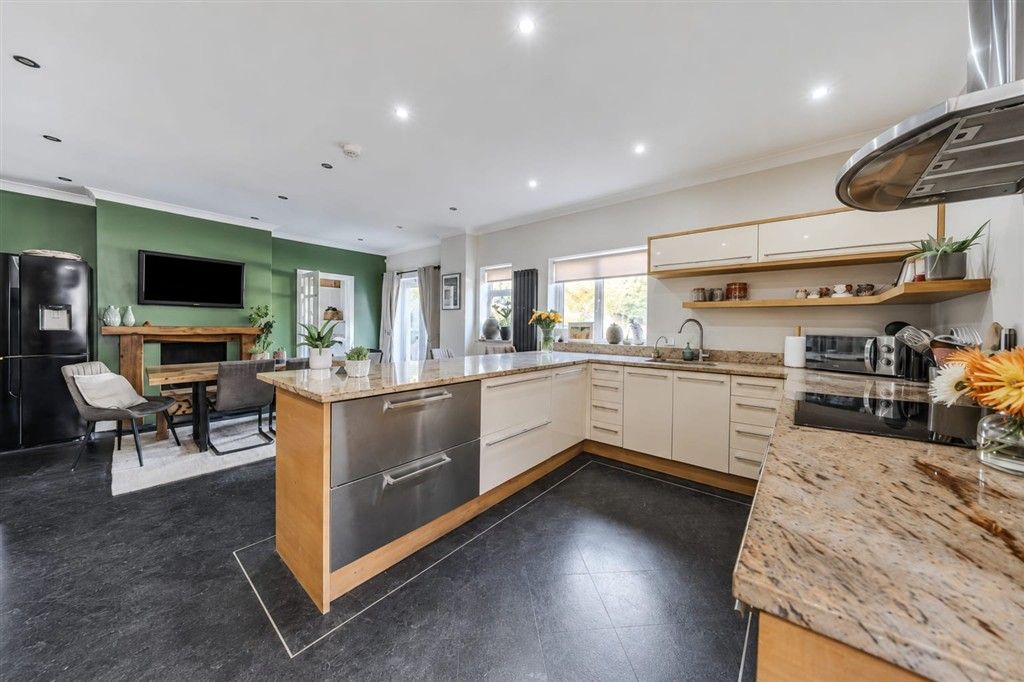 Property photo 3 of 21 Kitchen/Diner
