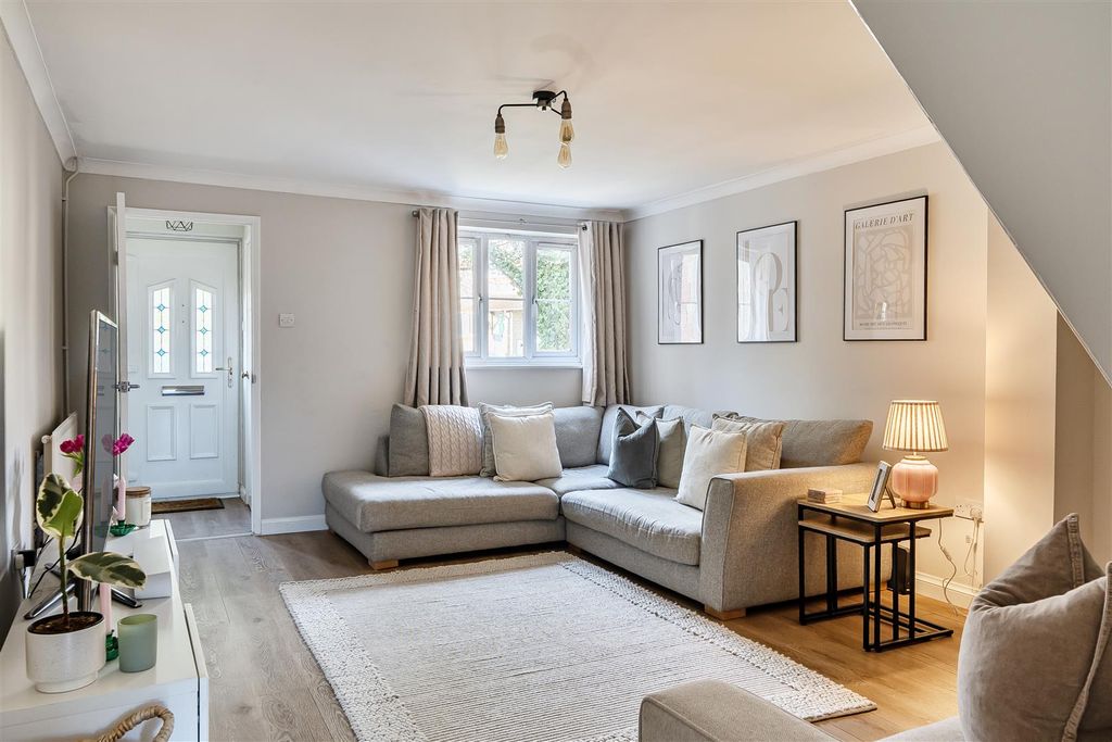 Property photo 2 of 20 Lounge