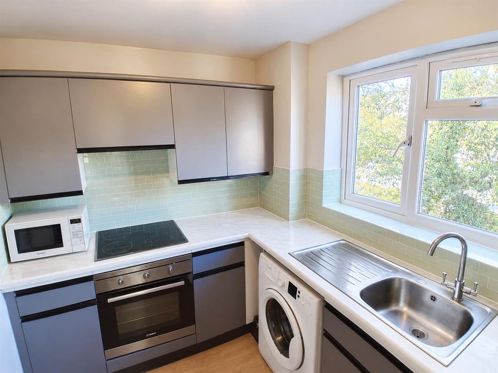 Property photo 3 of 10 3