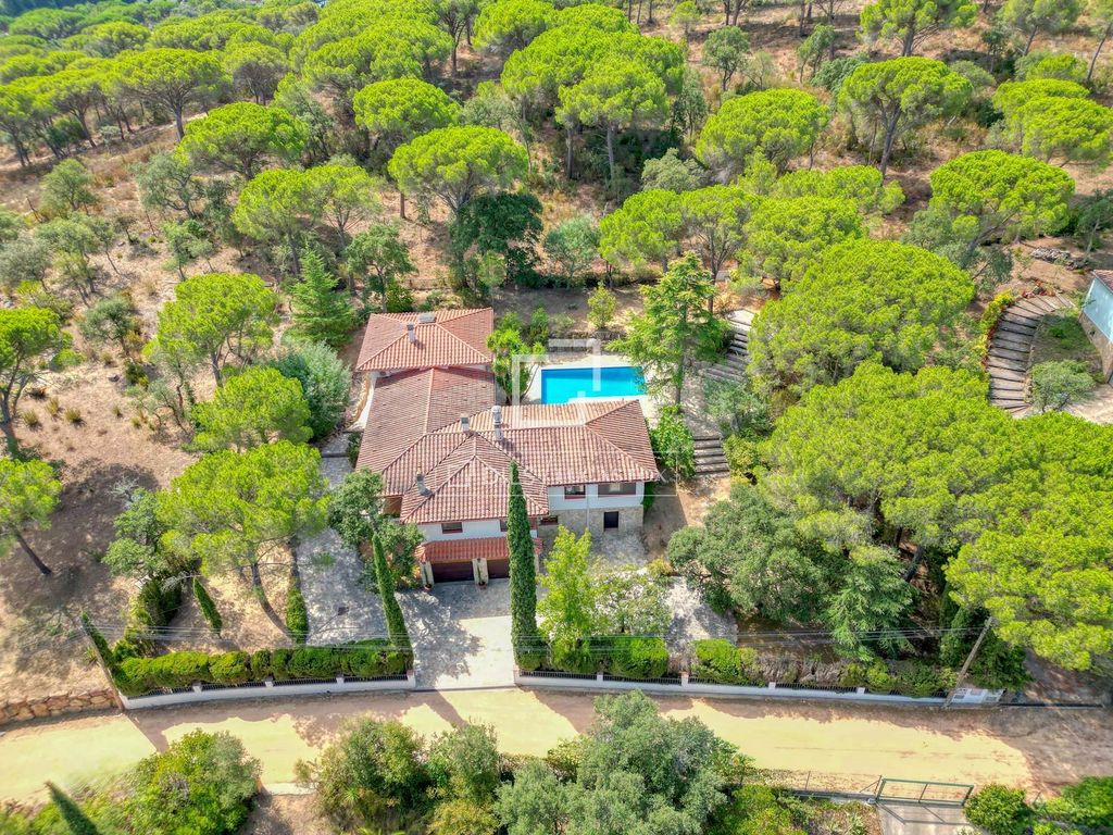 Property photo 1 of 49