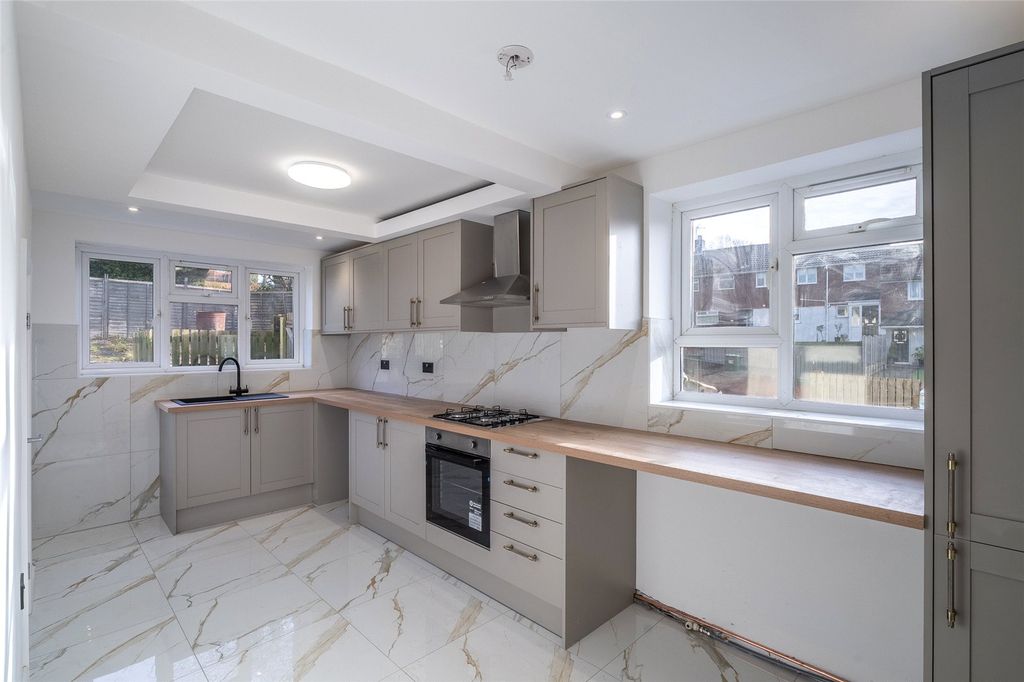 Property photo 2 of 28 Picture No. 24