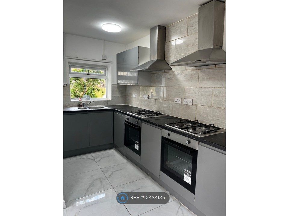Property photo 2 of 10 Kitchen