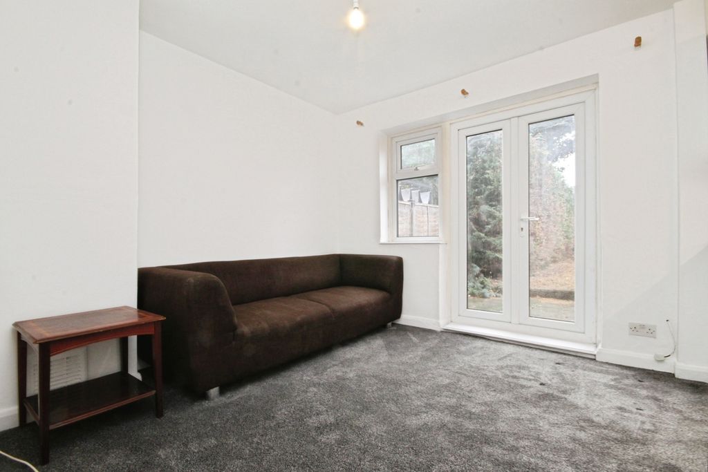 Property photo 2 of 11 Living Room