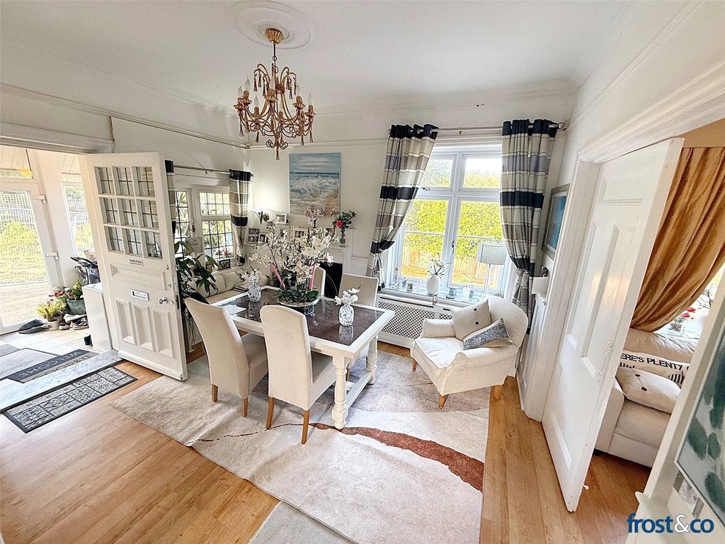 Property photo 3 of 11 Dining Area