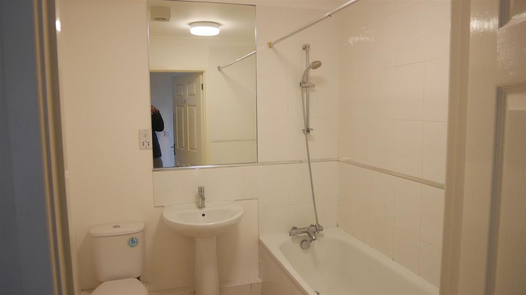 Property photo 3 of 6 P1030788.Jpg