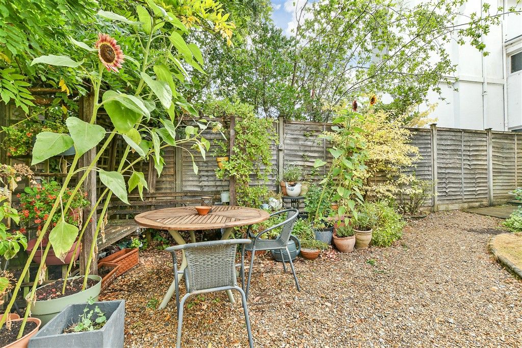 Property photo 2 of 17 Front Garden