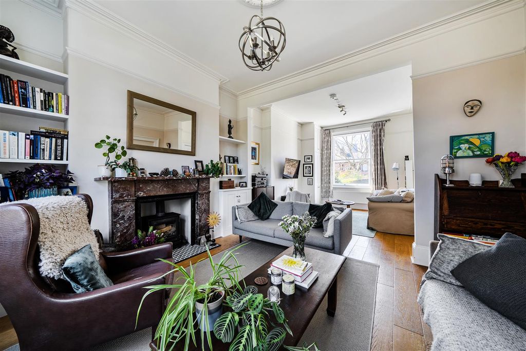 Property photo 2 of 20 Sitting Room