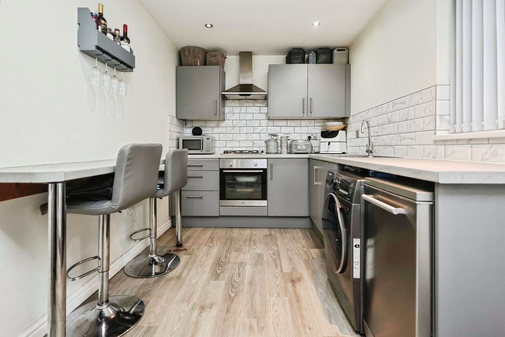 Property photo 2 of 17