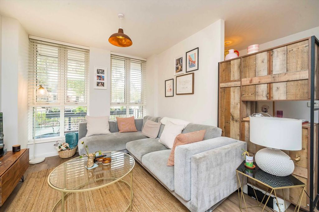 Property photo 2 of 8