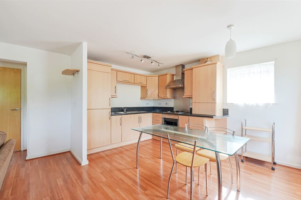 Property photo 3 of 18 Dining Kitchen