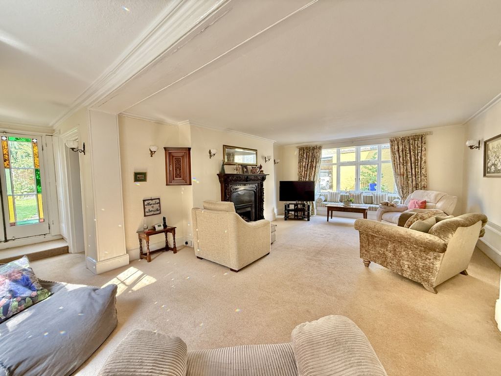 Property photo 3 of 47