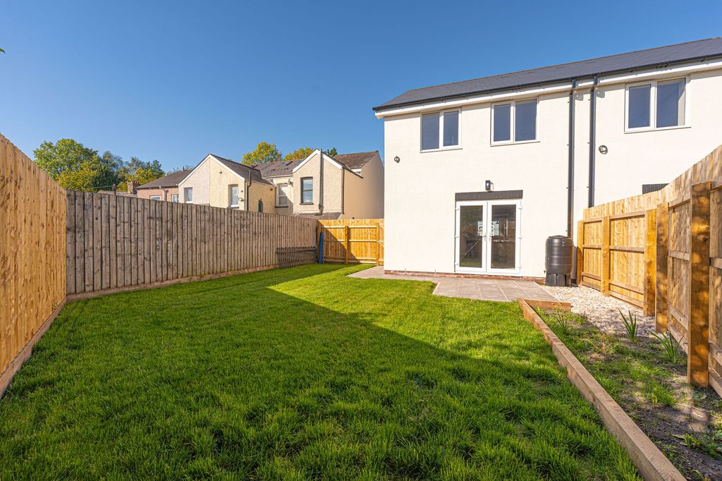 Property photo 2 of 28