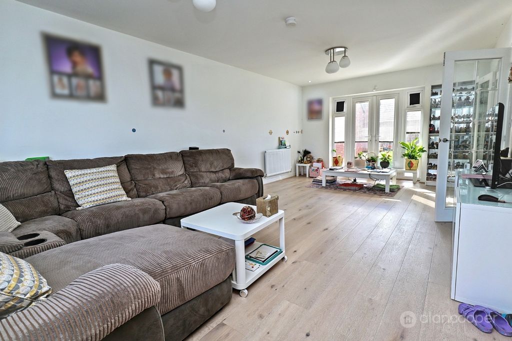 Property photo 3 of 30 4923983