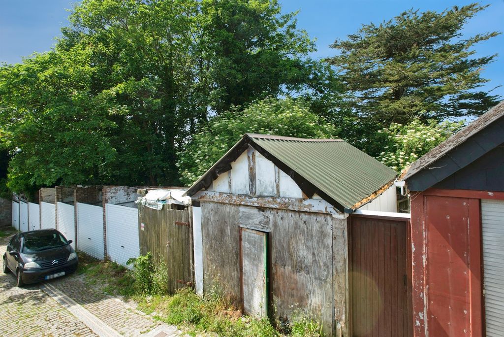 Property photo 2 of 12