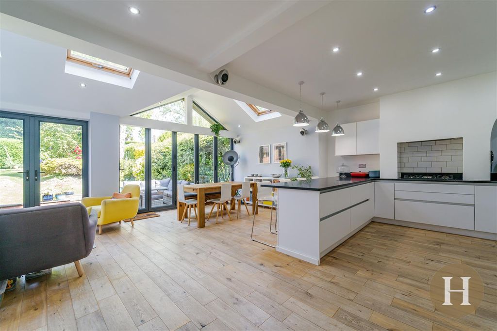 Property photo 2 of 42 Hadleigh Estate Agents-7.Jpg