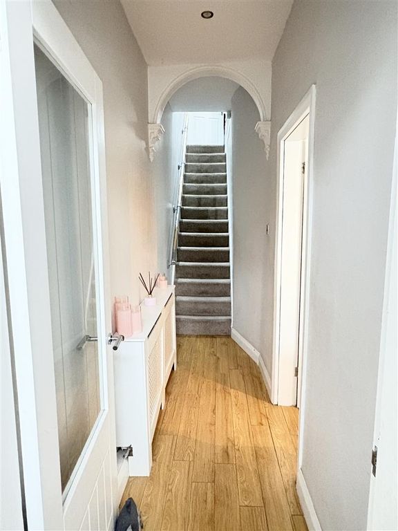 Property photo 2 of 17 Entrance Hall