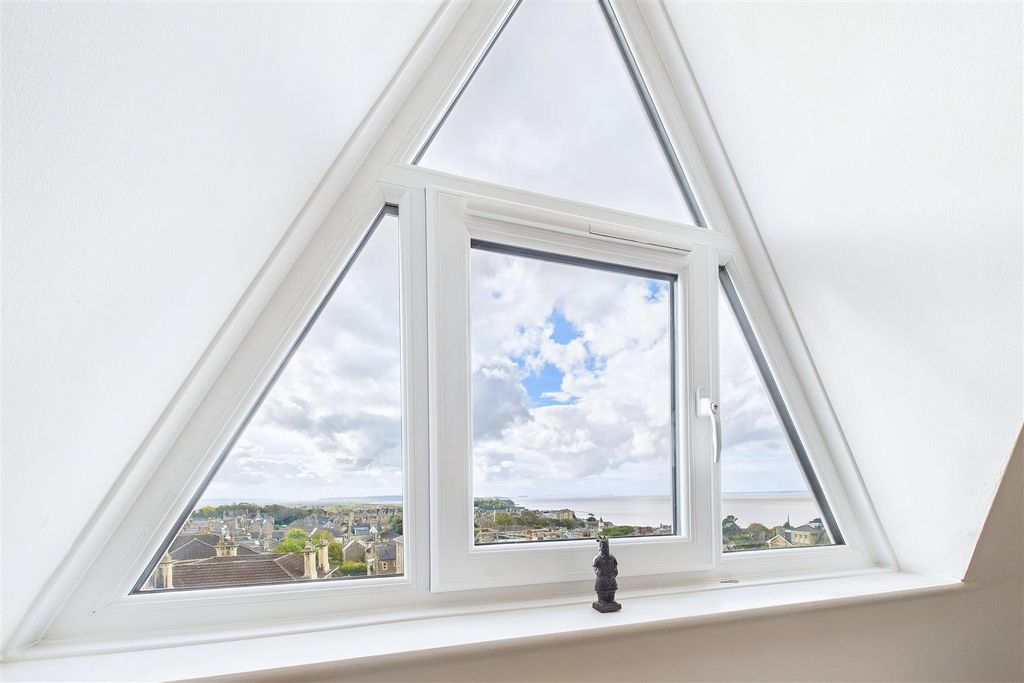 Property photo 3 of 23