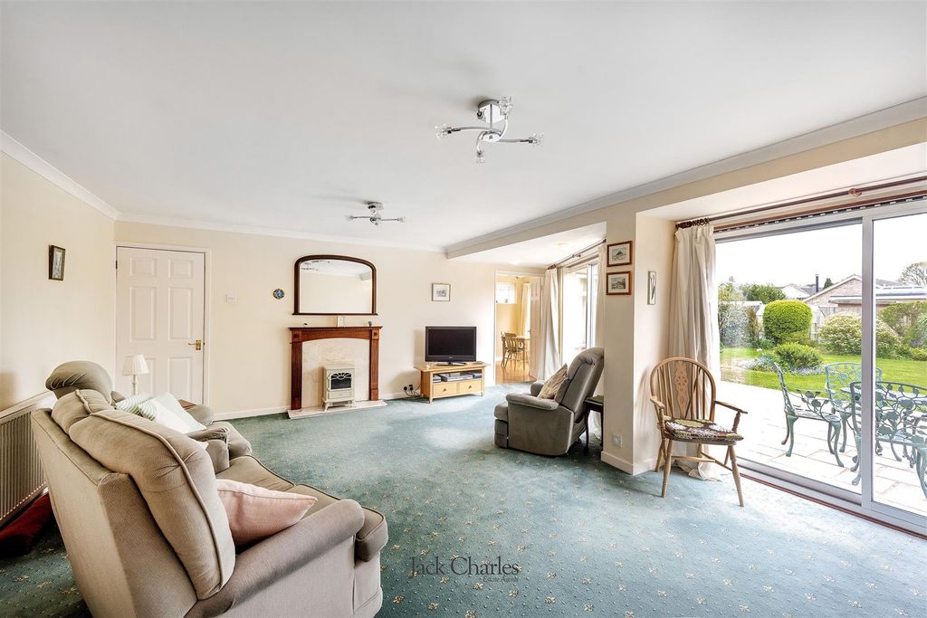 Property photo 3 of 17 7 Guestwick, Tn10 4Hu 003.Jpg