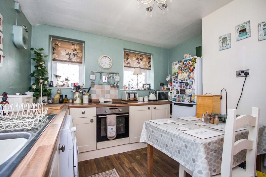 Property photo 3 of 15 Kitchen